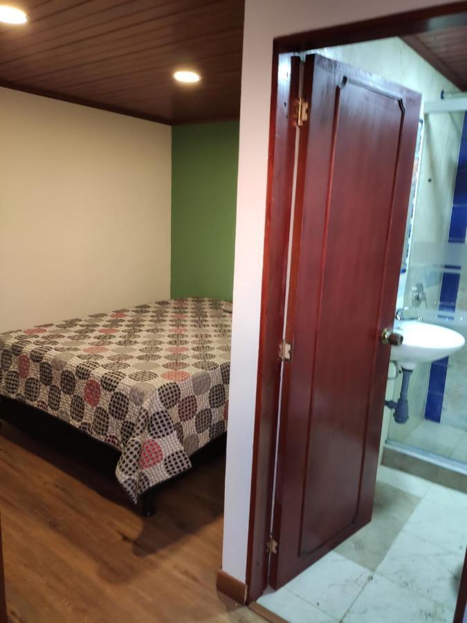 La Parada Del Tren Hostel Bogotá Eksteriør billede