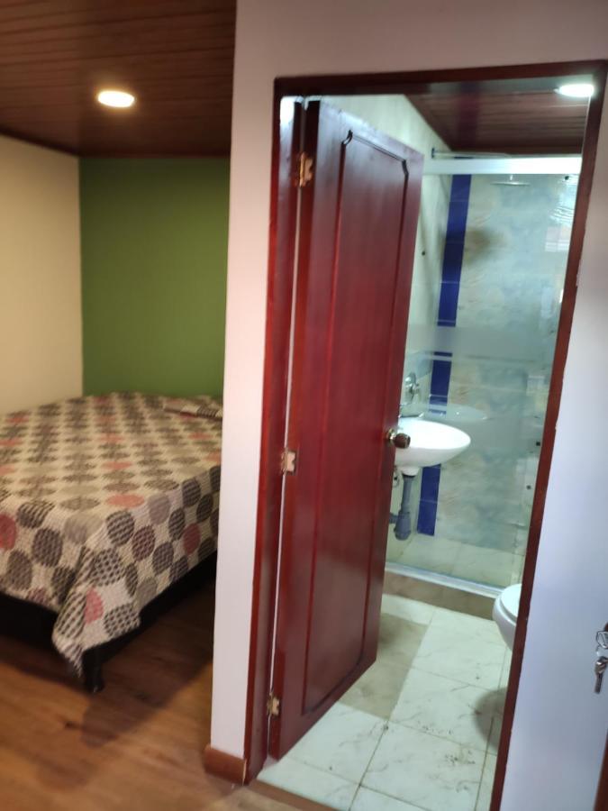 La Parada Del Tren Hostel Bogotá Eksteriør billede