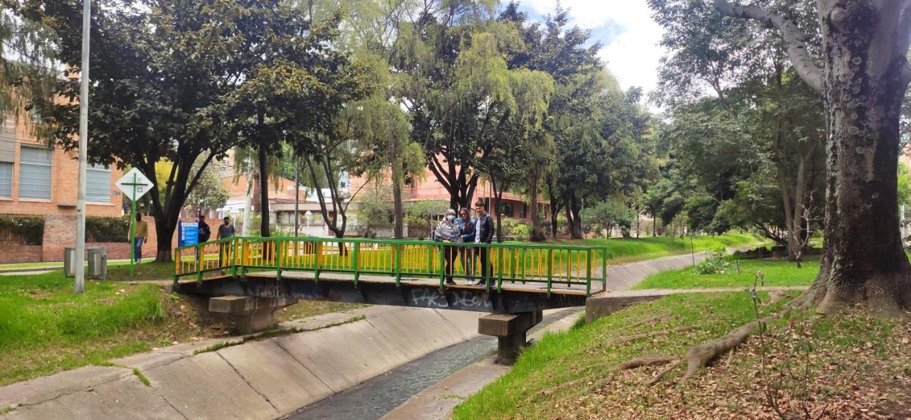 La Parada Del Tren Hostel Bogotá Eksteriør billede