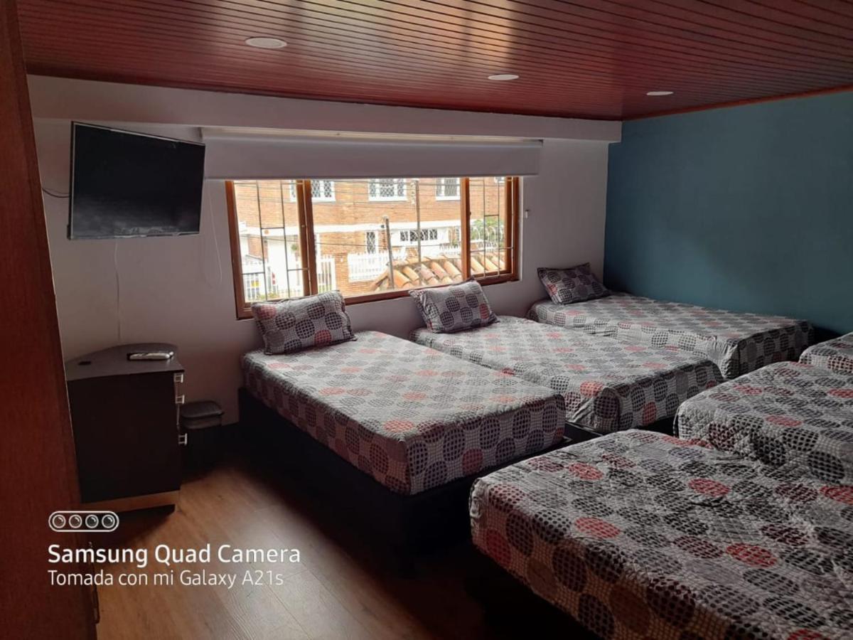 La Parada Del Tren Hostel Bogotá Eksteriør billede